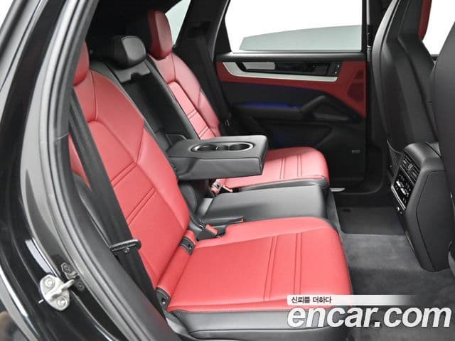 Porsche Cayenne 2025 — Photo 13/20