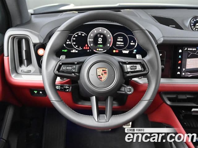 Porsche Cayenne 2025 — Photo 18/20