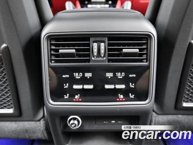 Porsche Cayenne 2025 — Photo 8/20