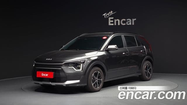 Kia Niro 2025 — Фото 1/20
