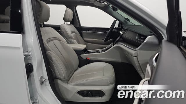 Jeep Grand Cherokee 2022 — фото 10 из 20