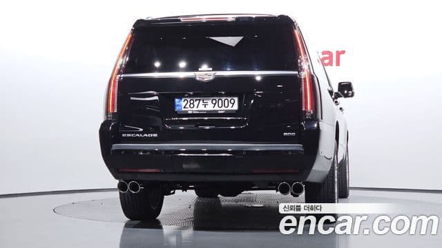 Cadillac Escalade 2019 — ფოტო 4/20