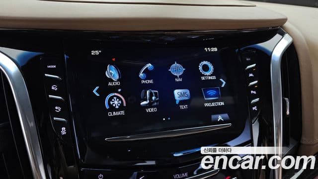 Cadillac Escalade 2019 — ფოტო 14/20