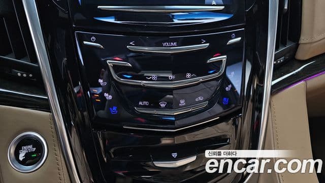 Cadillac Escalade 2019 — ფოტო 17/20