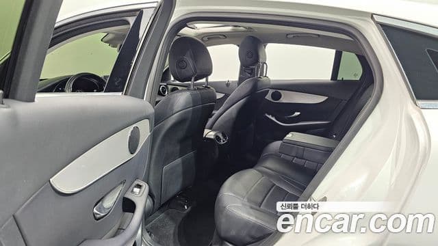 Mercedes-Benz GLC-Class 2018 — Şəkil 11/20