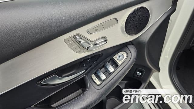 Mercedes-Benz GLC-Class 2018 — Şəkil 19/20