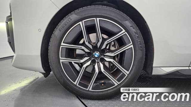BMW 7 Series 2024 — Photo 25/36