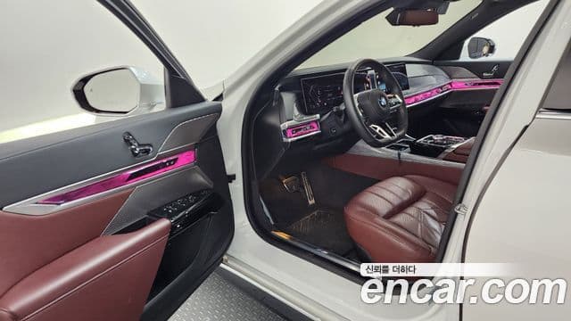 BMW 7 Series 2024 — Photo 12/36