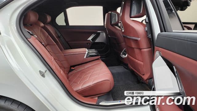 BMW 7 Series 2024 — Photo 18/36