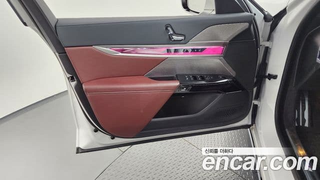 BMW 7 Series 2024 — Photo 9/36