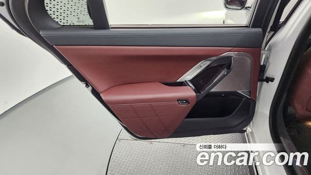 BMW 7 Series 2024 — Photo 17/36