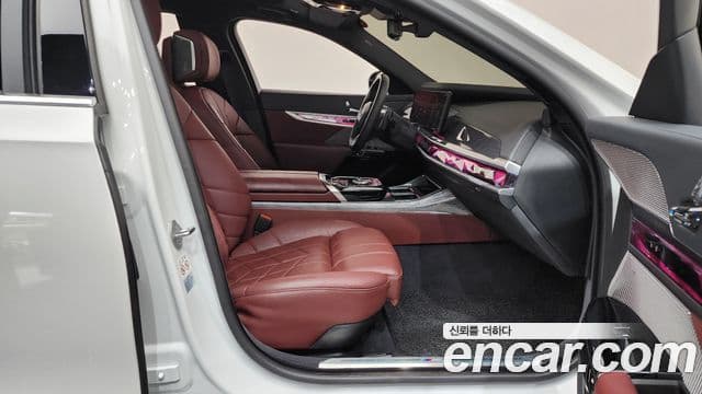 BMW 7 Series 2024 — Photo 28/36