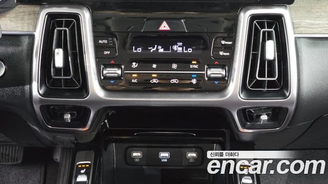 Kia Sorento 2021 — ფოტო 16/20