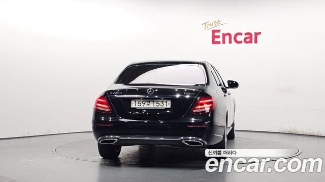 Mercedes-Benz E-Class 2020 — ფოტო 4/20