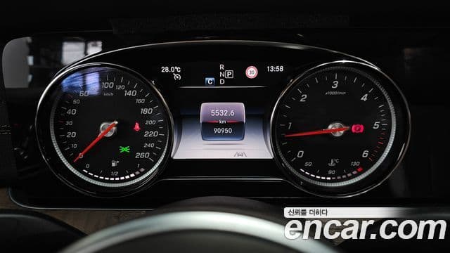 Mercedes-Benz E-Class 2020 — ფოტო 7/20