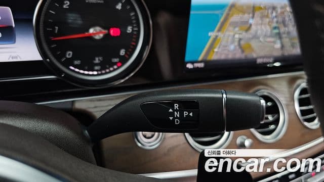 Mercedes-Benz E-Class 2020 — ფოტო 8/20