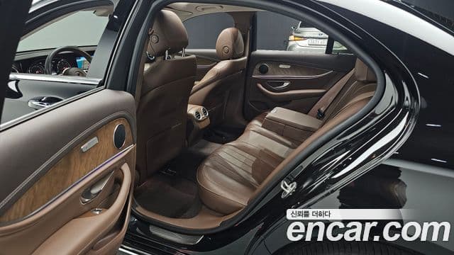 Mercedes-Benz E-Class 2020 — ფოტო 12/20