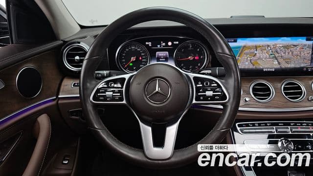 Mercedes-Benz E-Class 2020 — ფოტო 13/20