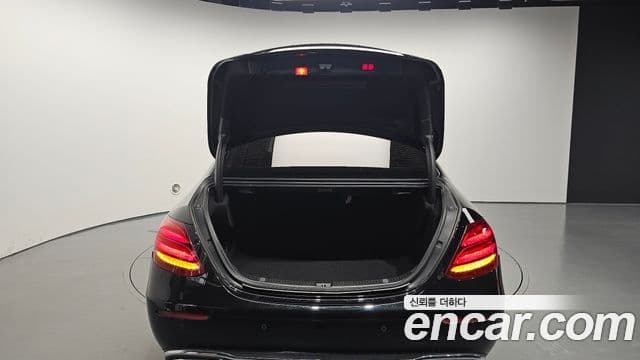 Mercedes-Benz E-Class 2020 — ფოტო 20/20