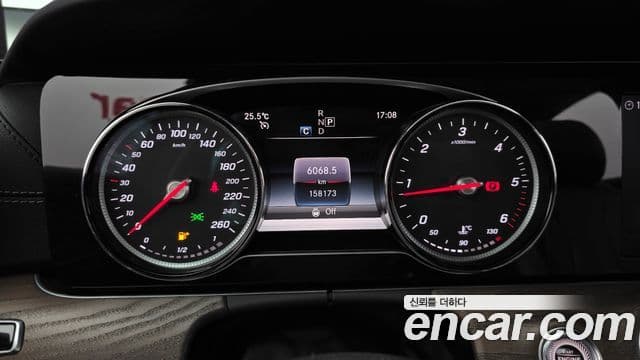 Mercedes-Benz E-Class 2019 — Фото 8/20