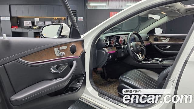 Mercedes-Benz E-Class 2019 — Фото 10/20