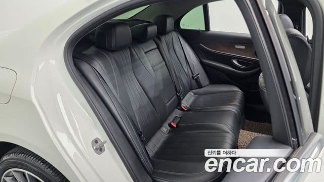 Mercedes-Benz E-Class 2019 — Фото 11/20