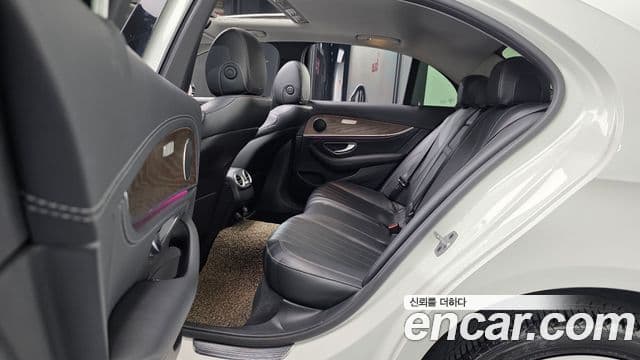 Mercedes-Benz E-Class 2019 — Фото 12/20