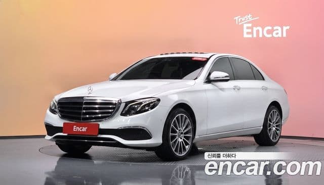Mercedes-Benz E-Class 2019 — Фото 1/20