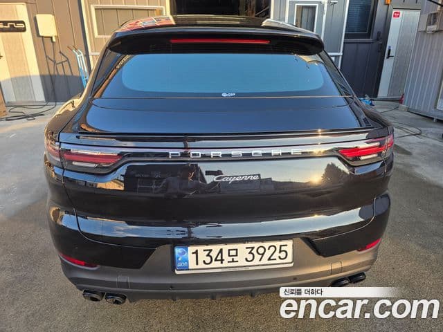 Porsche Cayenne 2022 — ფოტო 4/13
