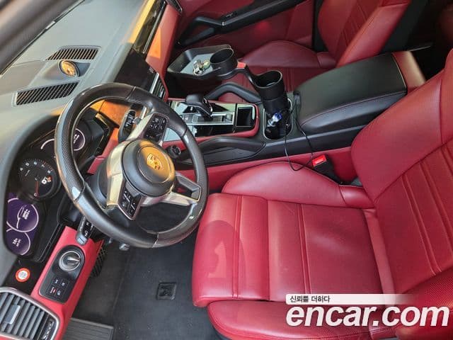 Porsche Cayenne 2022 — ფოტო 10/13