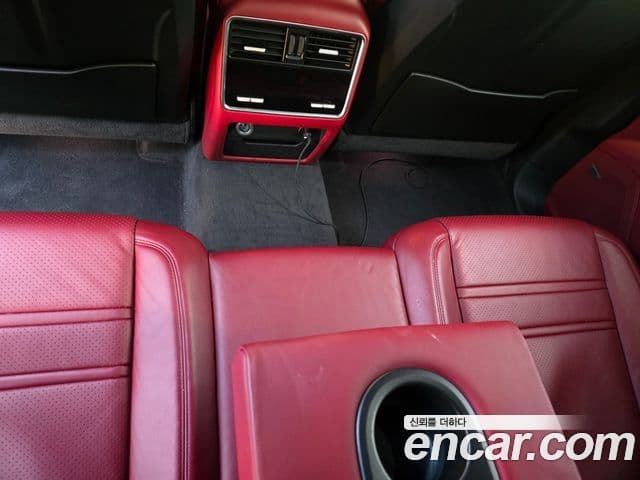 Porsche Cayenne 2022 — ფოტო 11/13