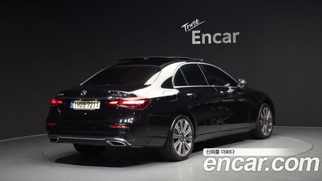 Mercedes-Benz E-Class 2022 — ფოტო 1/20