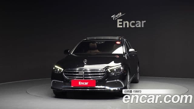Mercedes-Benz E-Class 2022 — ფოტო 2/20