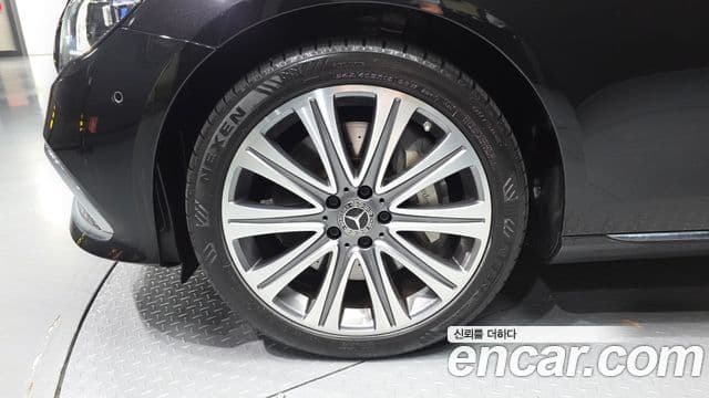 Mercedes-Benz E-Class 2022 — ფოტო 4/20