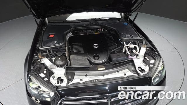 Mercedes-Benz E-Class 2022 — ფოტო 5/20