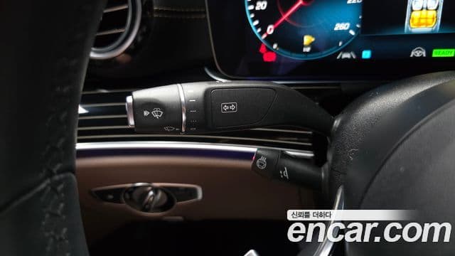 Mercedes-Benz E-Class 2022 — ფოტო 18/20