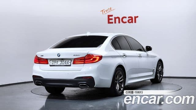 BMW 5 Series 2018 — ფოტო 2/20