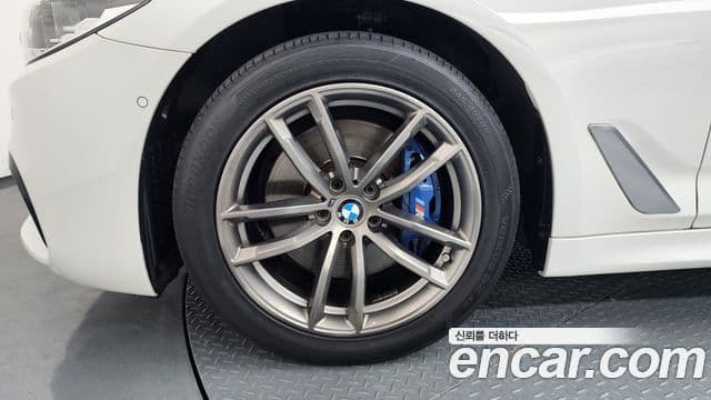 BMW 5 Series 2018 — ფოტო 5/20