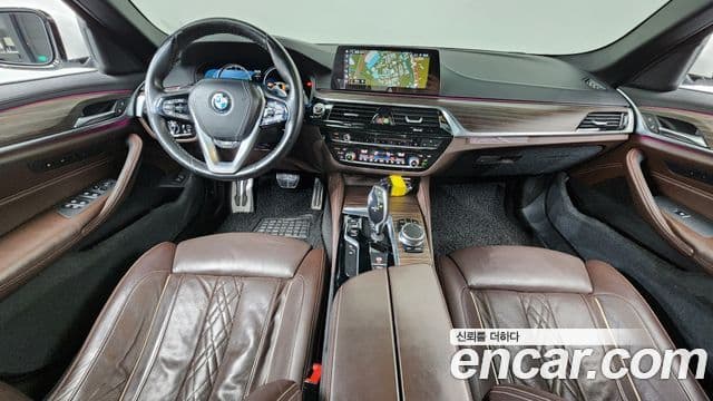 BMW 5 Series 2018 — ფოტო 7/20