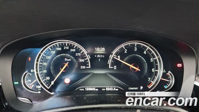 BMW 5 Series 2018 — ფოტო 8/20