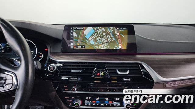 BMW 5 Series 2018 — ფოტო 12/20