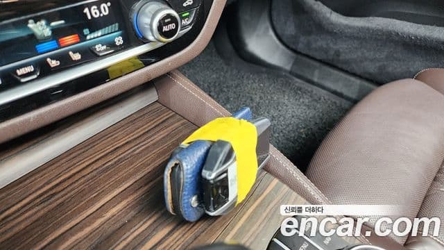BMW 5 Series 2018 — ფოტო 15/20