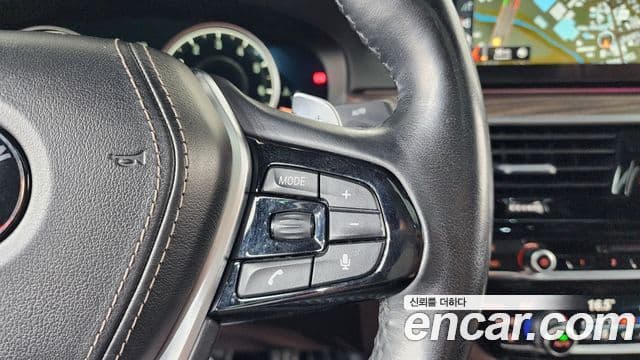 BMW 5 Series 2018 — ფოტო 16/20