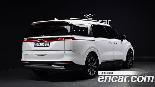 Kia Carnival 2023 — ფოტო 2/20