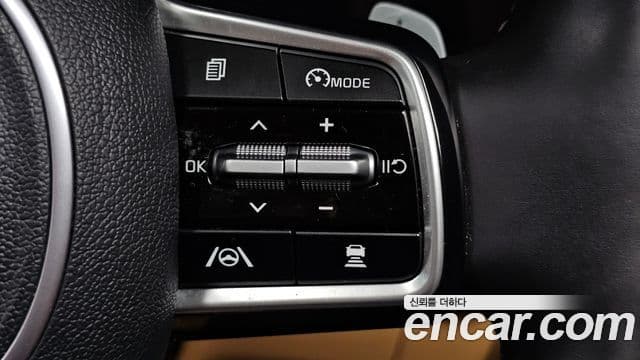 Kia Carnival 2023 — ფოტო 16/20