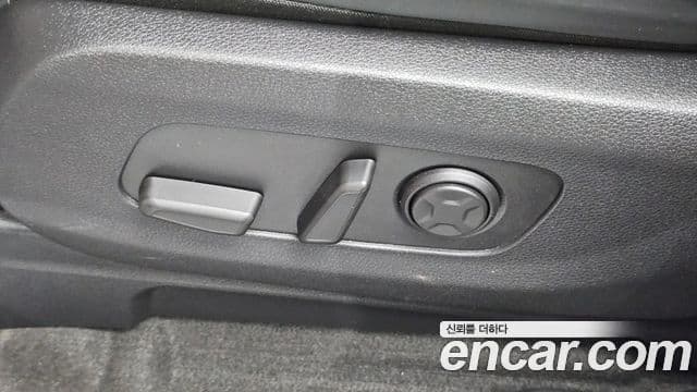 Kia Carnival 2023 — ფოტო 19/20