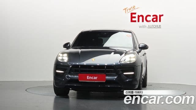 Porsche Macan 2020 — ფოტო 3/20