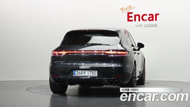 Porsche Macan 2020 — ფოტო 4/20