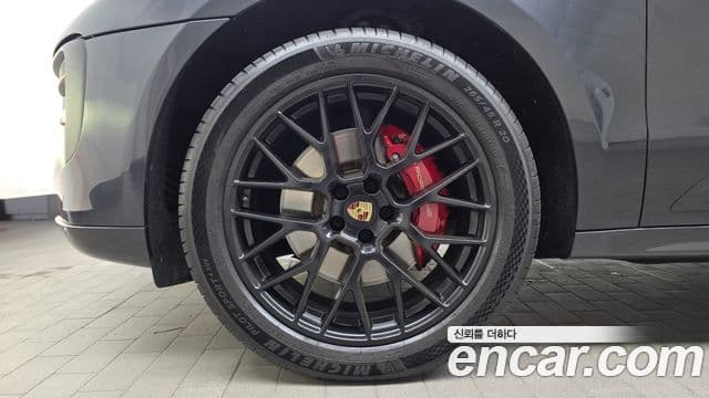 Porsche Macan 2020 — ფოტო 5/20