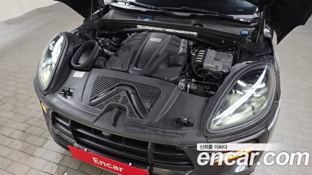 Porsche Macan 2020 — ფოტო 6/20